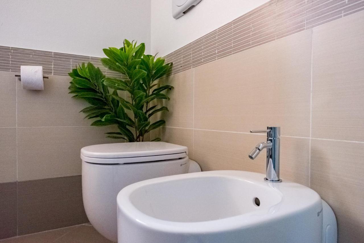 Residenza Oleandro Apartment Desenzano del Garda Bagian luar foto