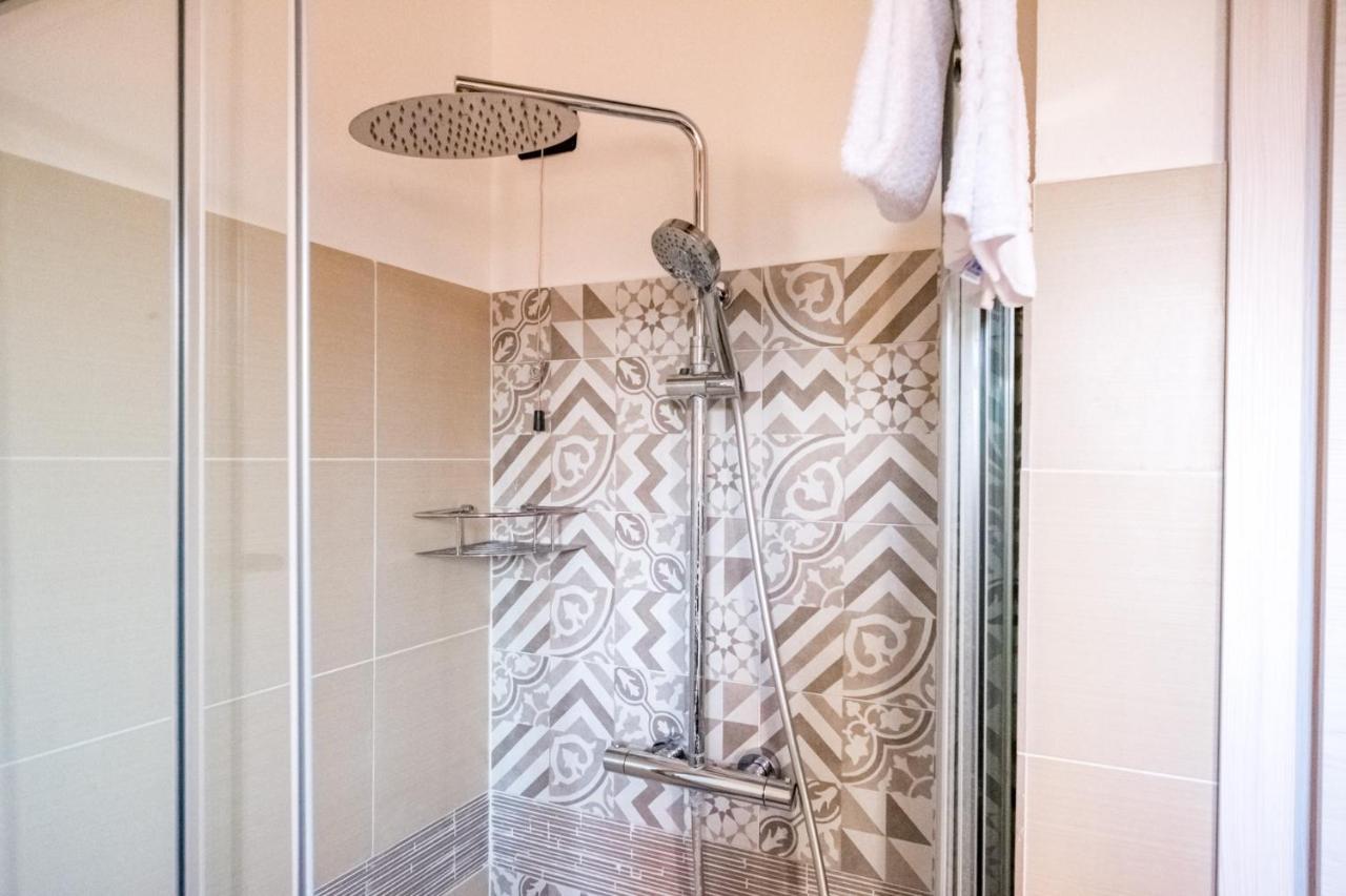 Residenza Oleandro Apartment Desenzano del Garda Bagian luar foto